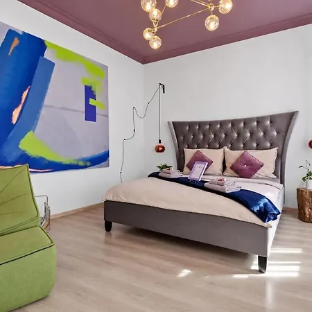 Boutique 2br In Old Town With Parking *