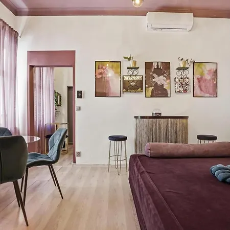 Boutique 2br In Old Town With Parking Apartment Pressburg