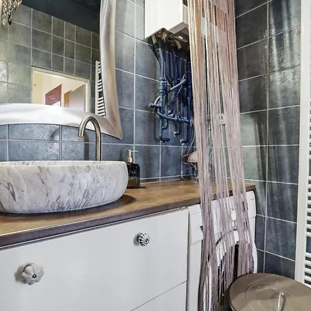 Apartment Boutique 2br In Old Town With Parking