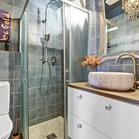 Boutique 2br In Old Town With Parking * Pressburg