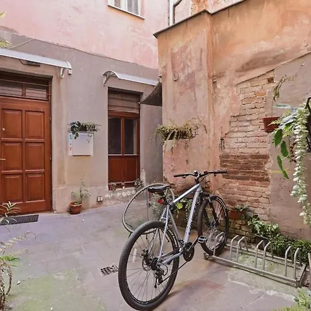 Boutique 2br In Old Town With Parking * Pressburg